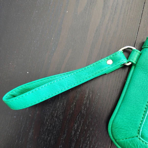 Bungalow 360 Green Vegan Whale Leather Clutch Wristlet Purse Gorgeous Like New - Picture 7 of 8